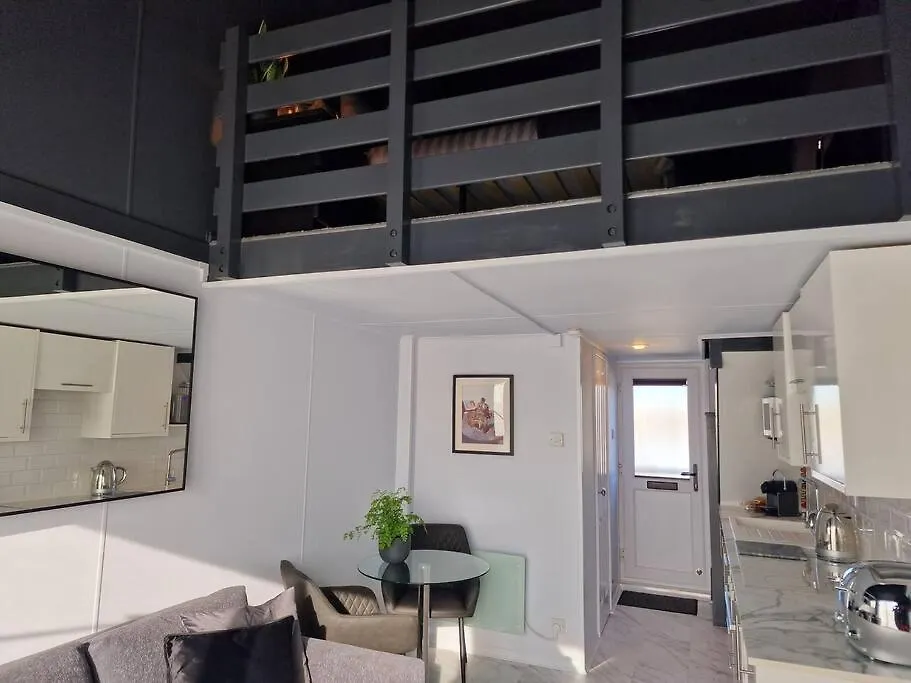Sea Breeze In Brighton Marina With Free Parking Villa 0*,