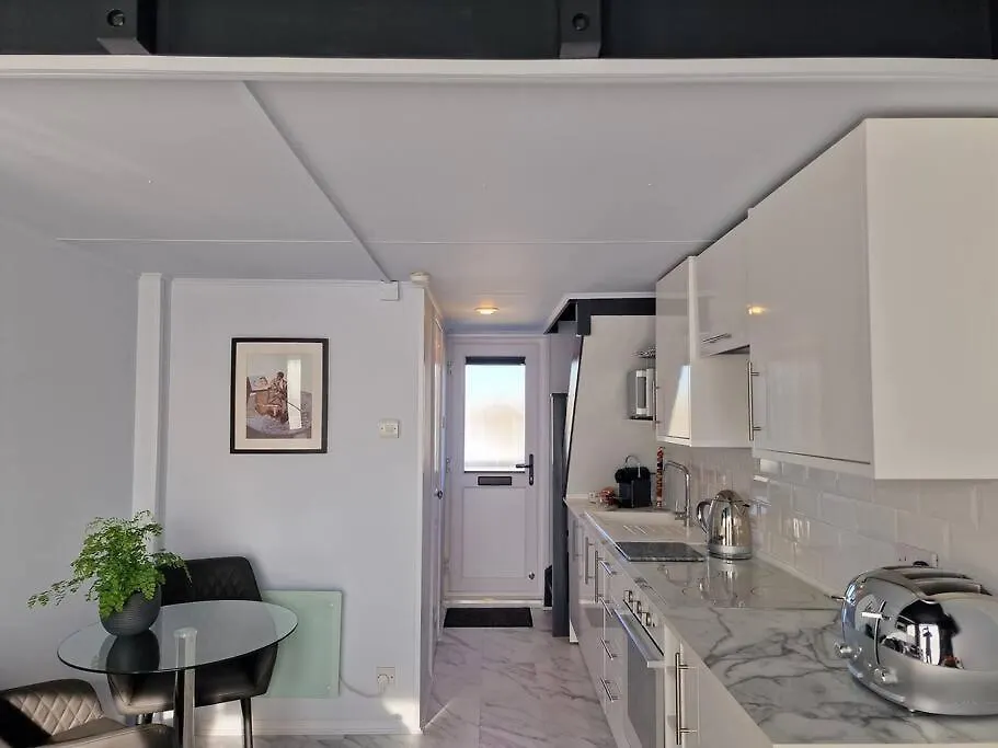 Sea Breeze In Brighton Marina With Free Parking Villa