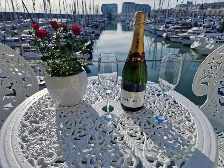 Sea Breeze In Brighton Marina With Free Parking Villa Holiday home