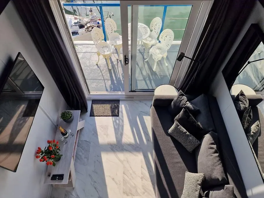 Sea Breeze In Brighton Marina With Free Parking Villa Holiday home