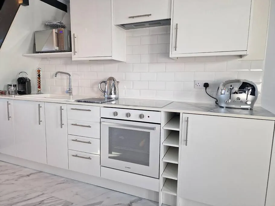 Sea Breeze In Brighton Marina With Free Parking Villa