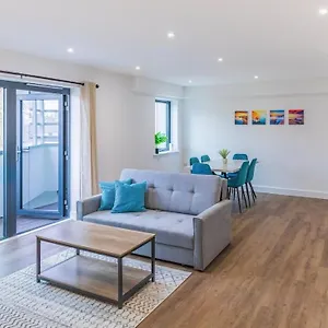 2 Bed 2 Bath Near College, Beach, Hospital - Long Offers Brighton