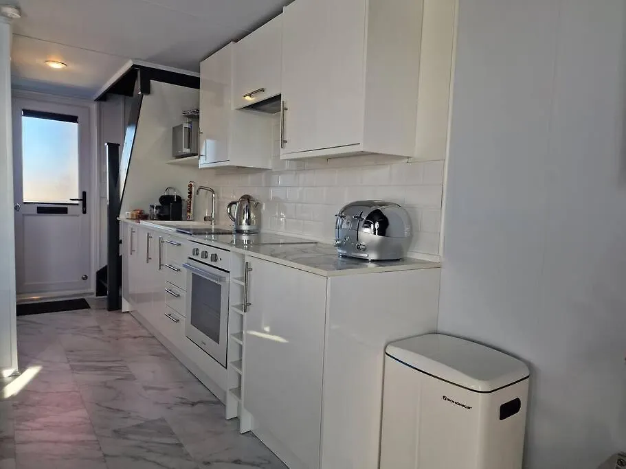 Sea Breeze In Brighton Marina With Free Parking Villa